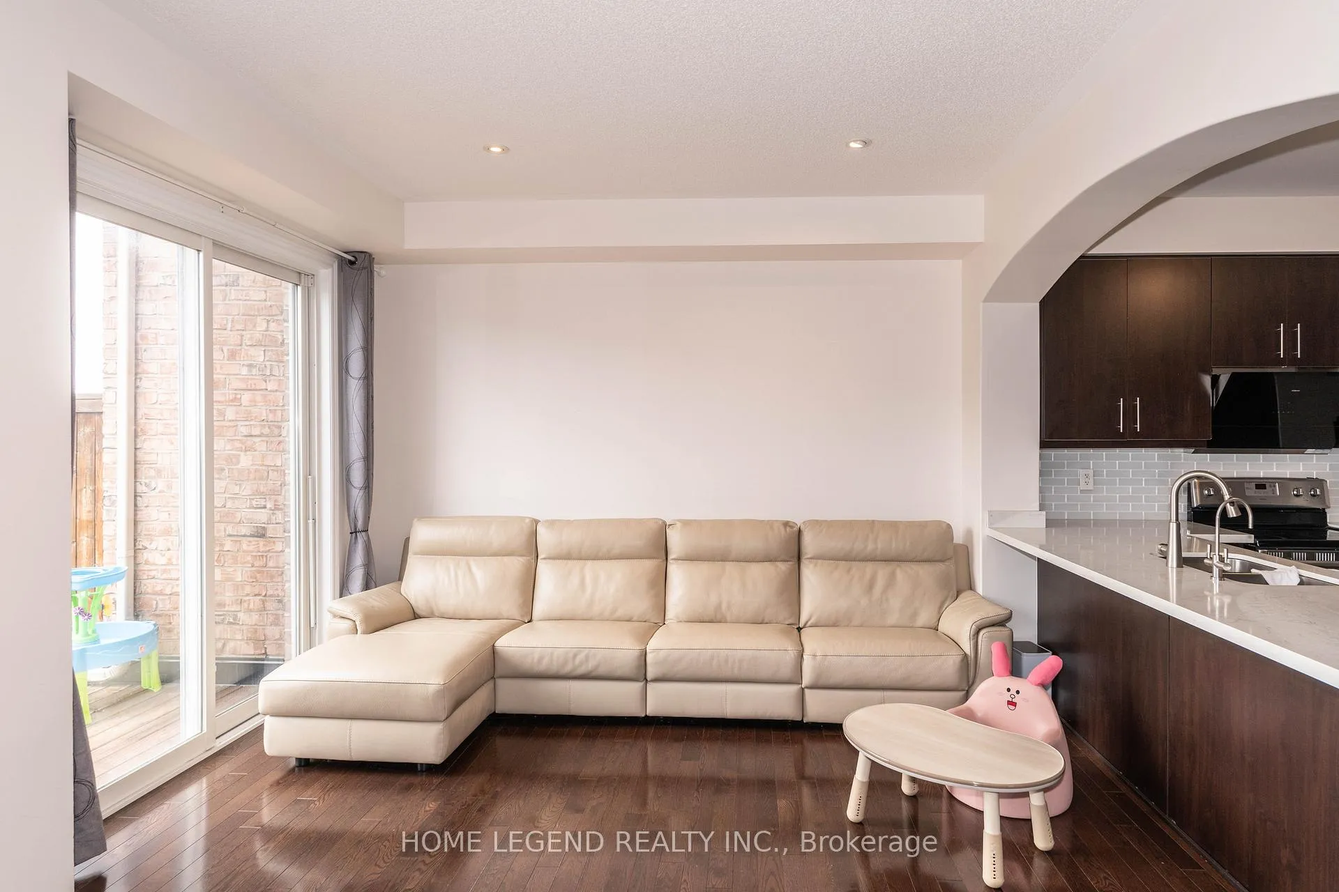 Photo 3 of 5 Earnshaw Drive, Markham, Victoria Square — HOMEH
