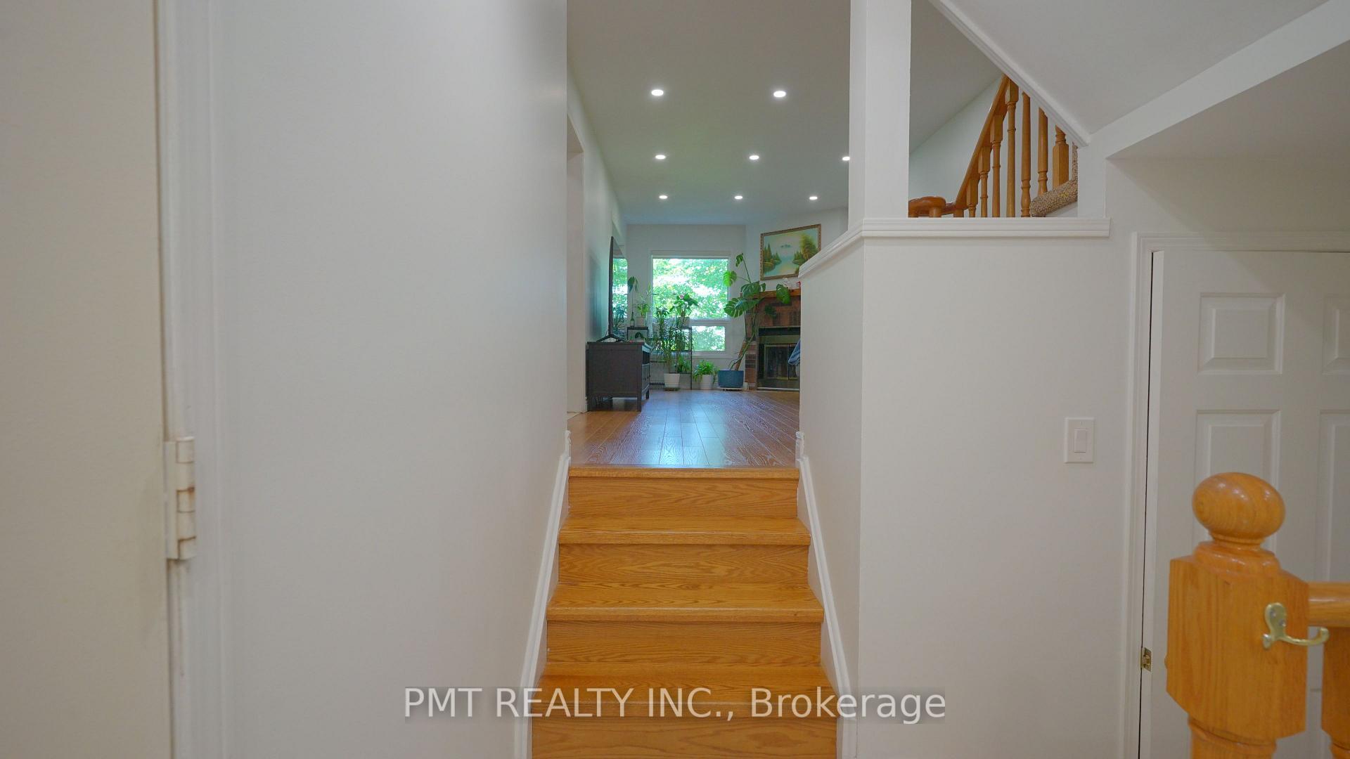 Photo 2 of Unit 33, 4605 Donegal Drive, Mississauga, Central Erin Mills — HOMEH