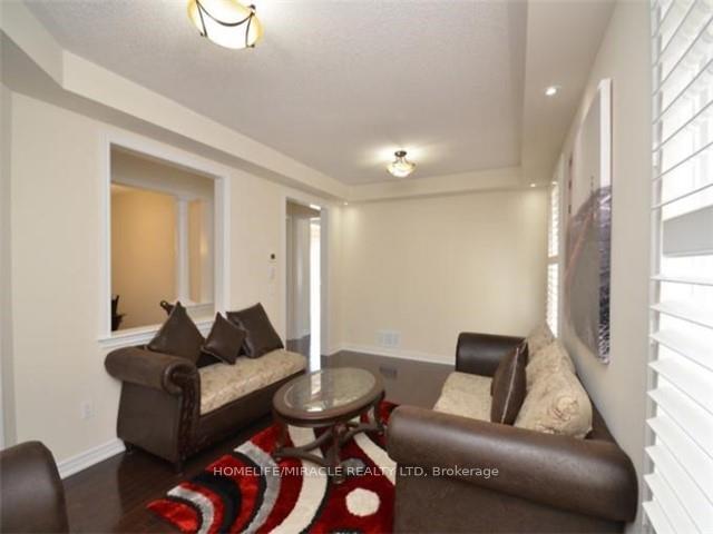 Photo 3 of 19 Lisson Crescent, Brampton, Credit Valley — HOMEH