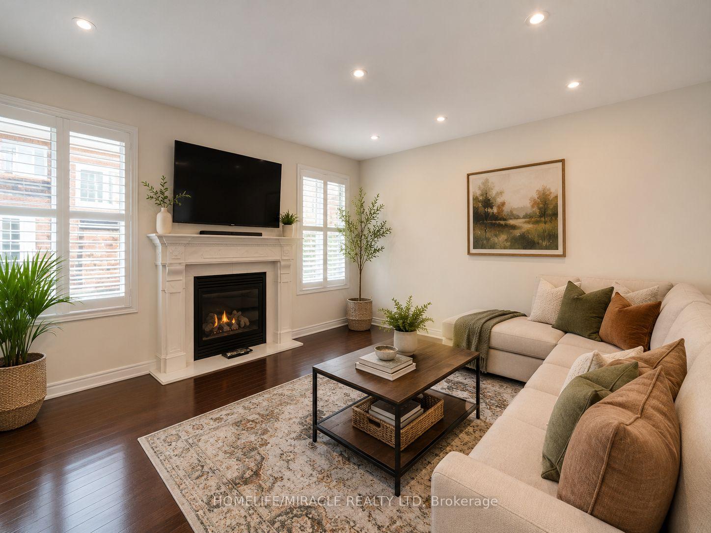 Photo 4 of 19 Lisson Crescent, Brampton, Credit Valley — HOMEH