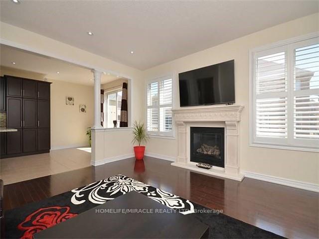 Photo 5 of 19 Lisson Crescent, Brampton, Credit Valley — HOMEH