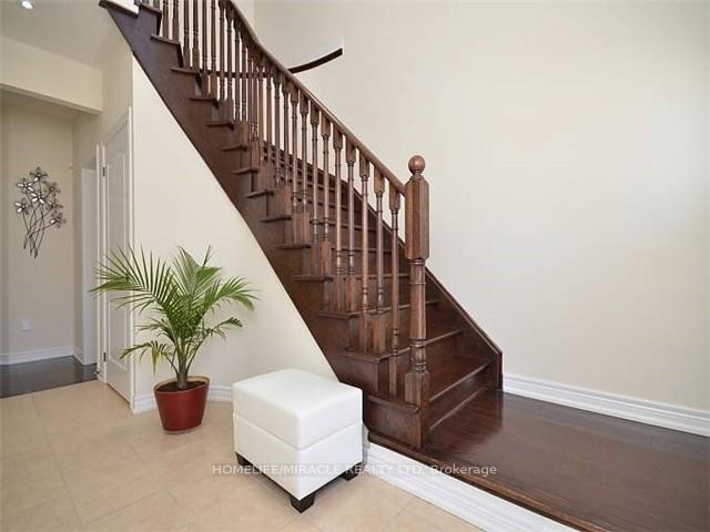 Photo 10 of 19 Lisson Crescent, Brampton, Credit Valley — HOMEH