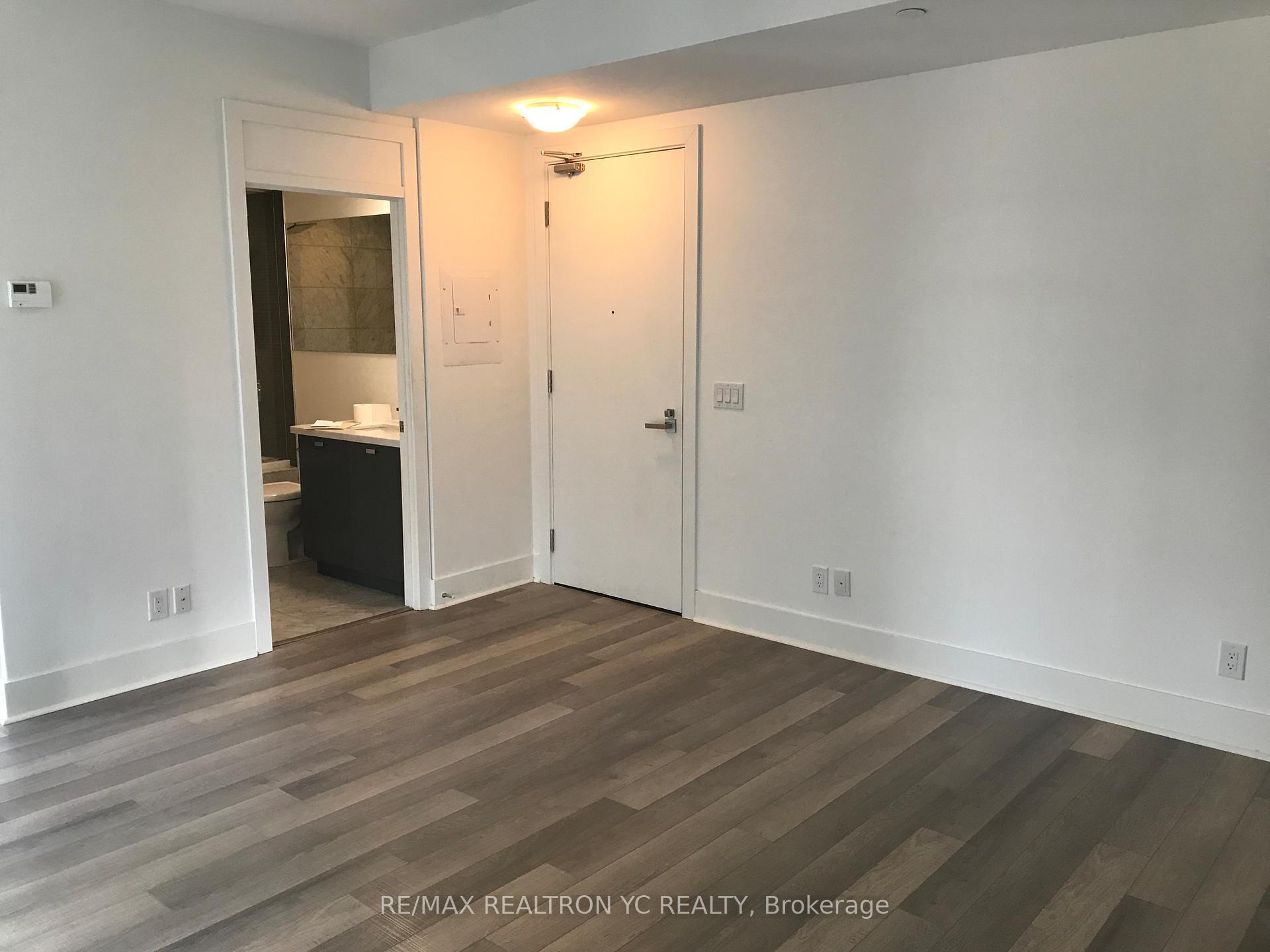 Photo 4 of Unit 1001, 32 Davenport Road, Toronto, The Annex — HOMEH