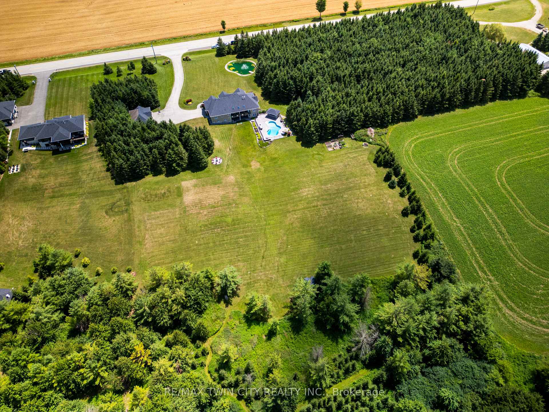 Photo 3 of 7118 Wellington Rd 11, Mapleton, Rural Mapleton — HOMEH