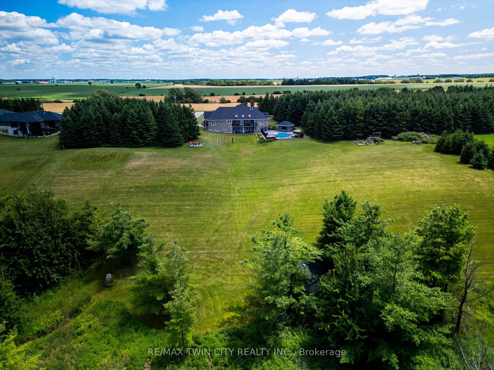 Photo 4 of 7118 Wellington Rd 11, Mapleton, Rural Mapleton — HOMEH