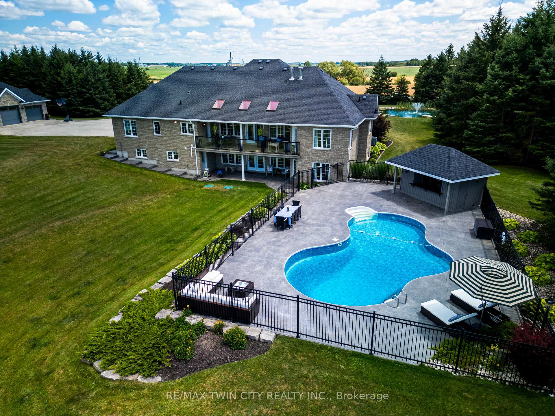 Photo 5 of 7118 Wellington Rd 11, Mapleton, Rural Mapleton — HOMEH