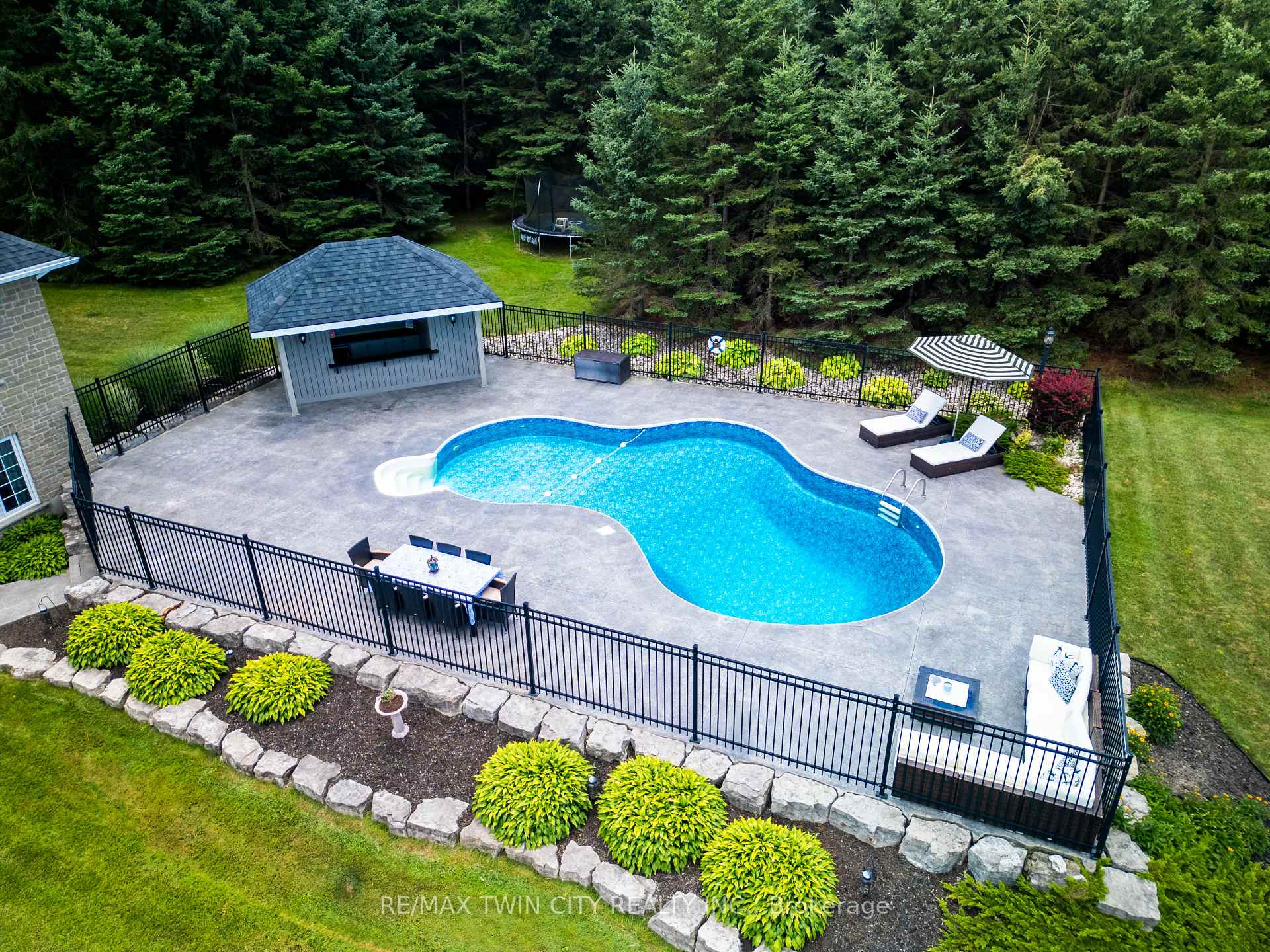 Photo 6 of 7118 Wellington Rd 11, Mapleton, Rural Mapleton — HOMEH