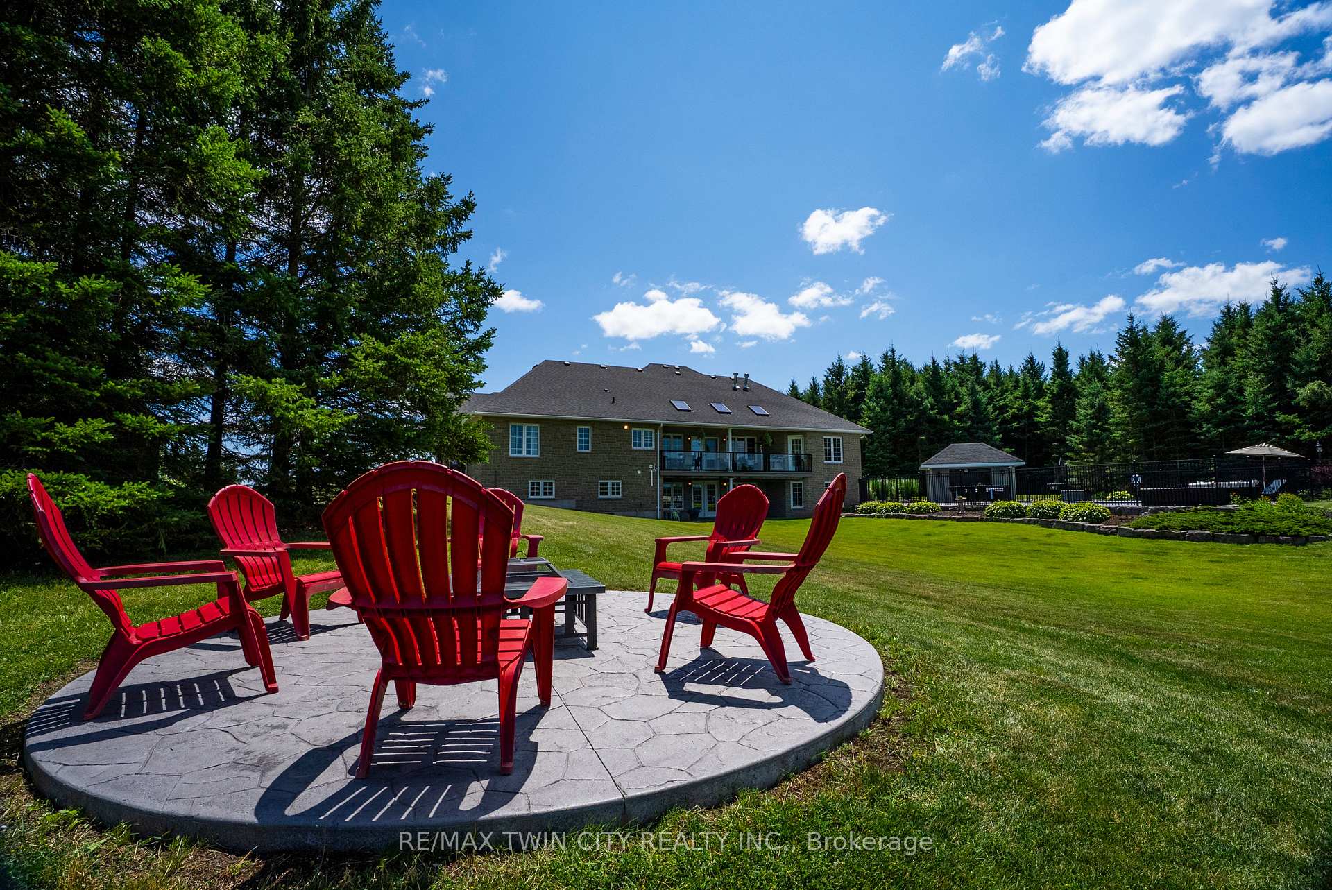 Photo 11 of 7118 Wellington Rd 11, Mapleton, Rural Mapleton — HOMEH
