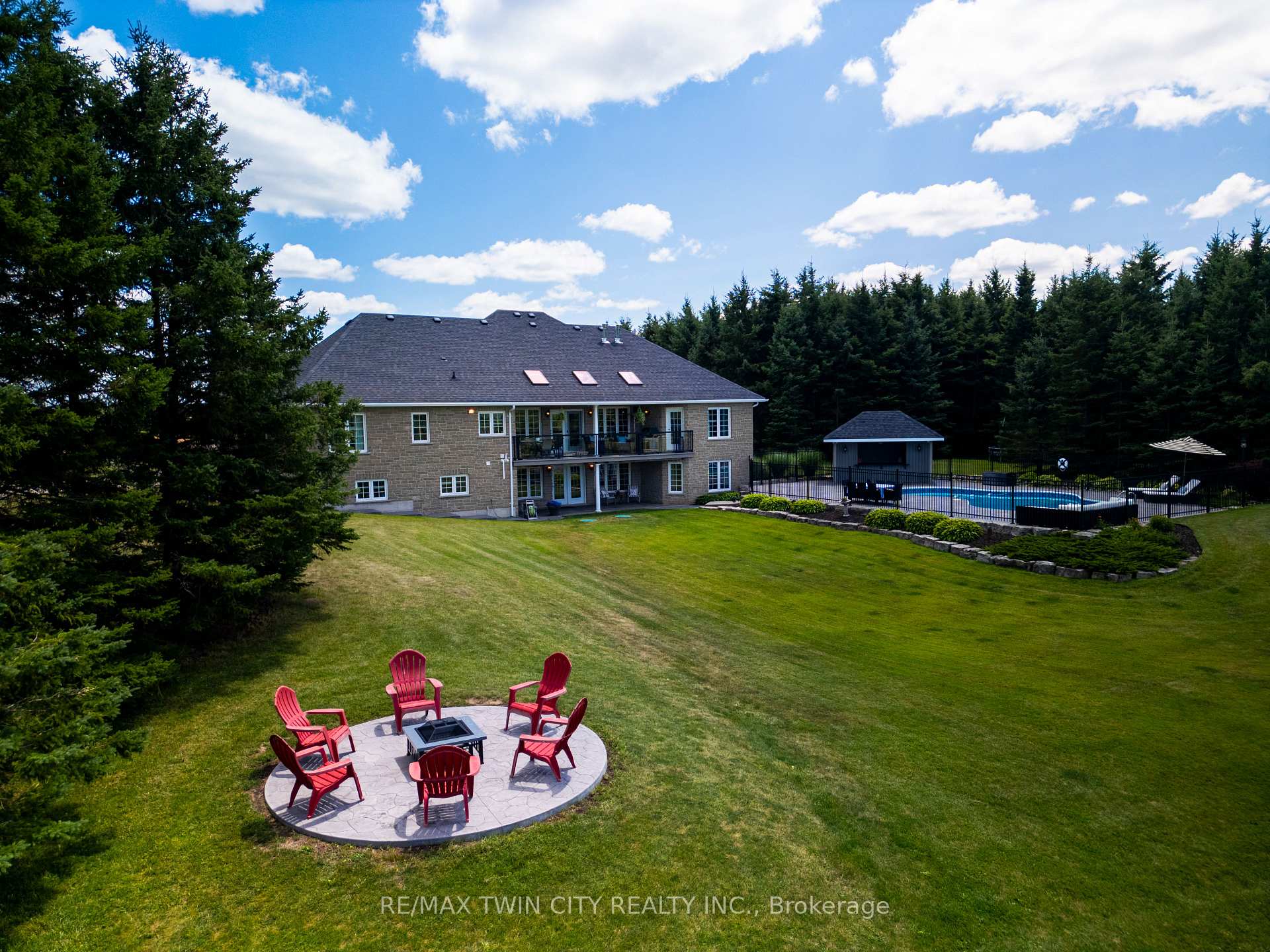 Photo 12 of 7118 Wellington Rd 11, Mapleton, Rural Mapleton — HOMEH