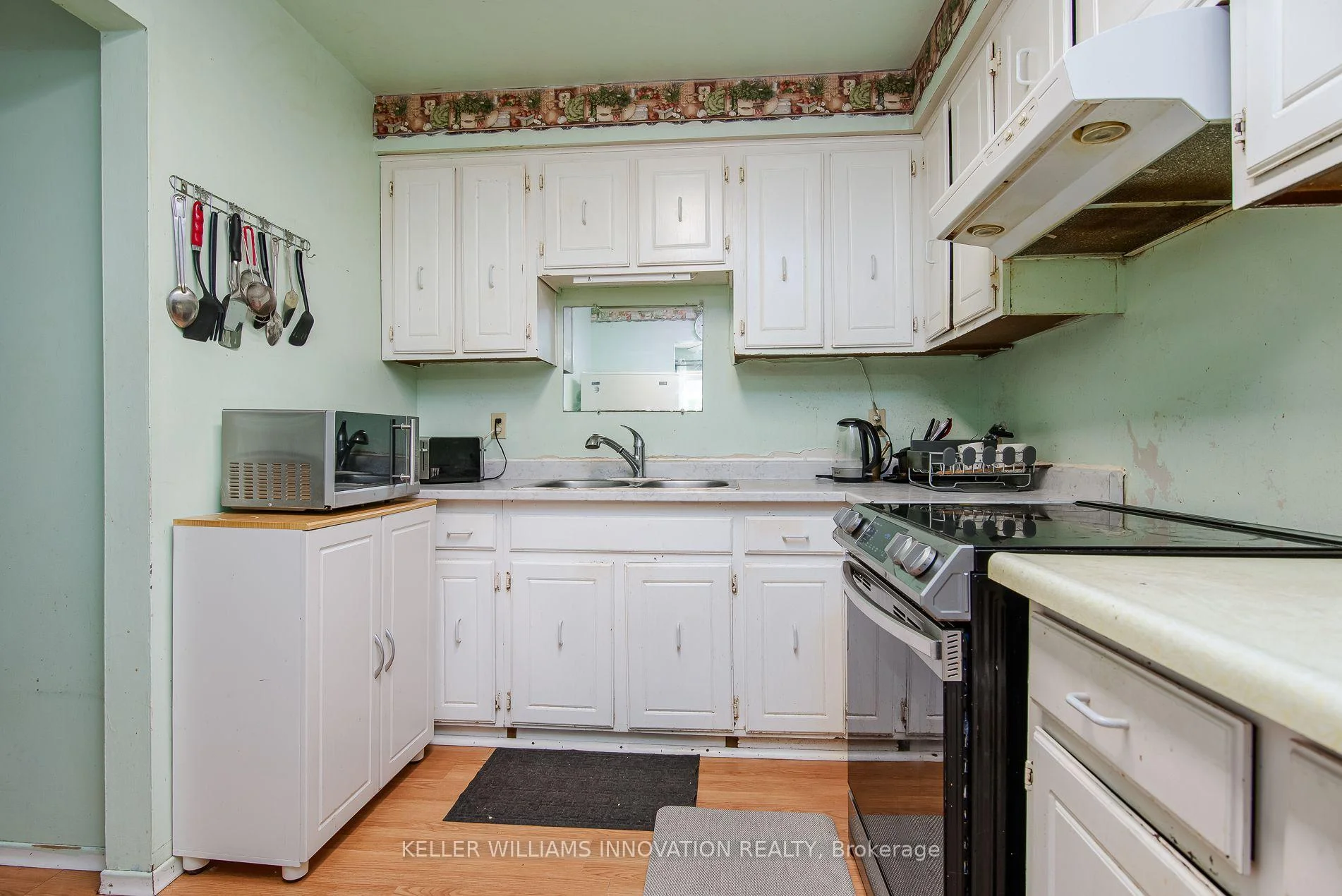 Photo 6 of Unit C, 304 Bluevale Street, Waterloo, Lincoln Heights — HOMEH
