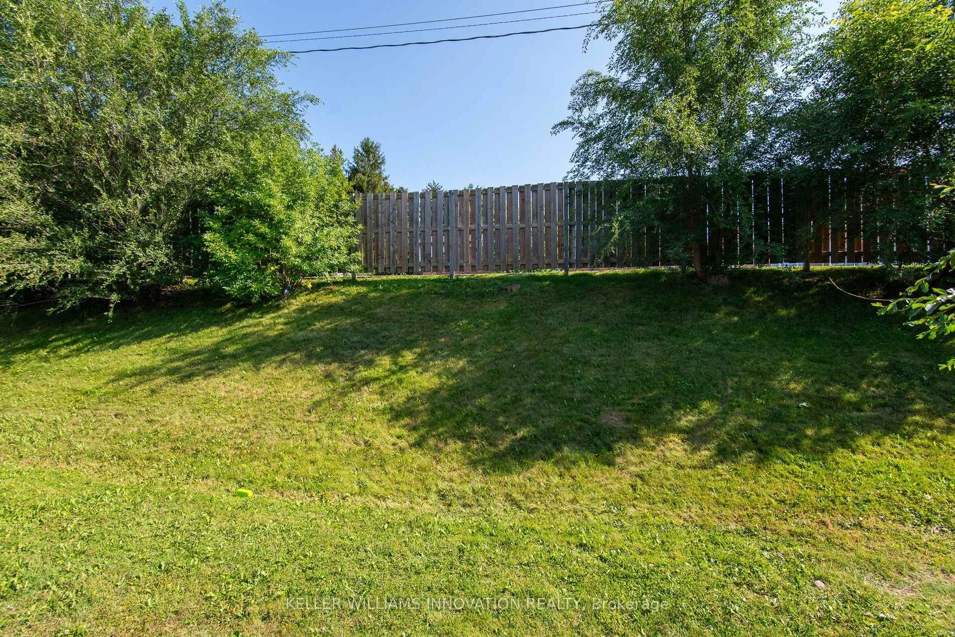 Photo 14 of Unit C, 304 Bluevale Street, Waterloo, Lincoln Heights — HOMEH