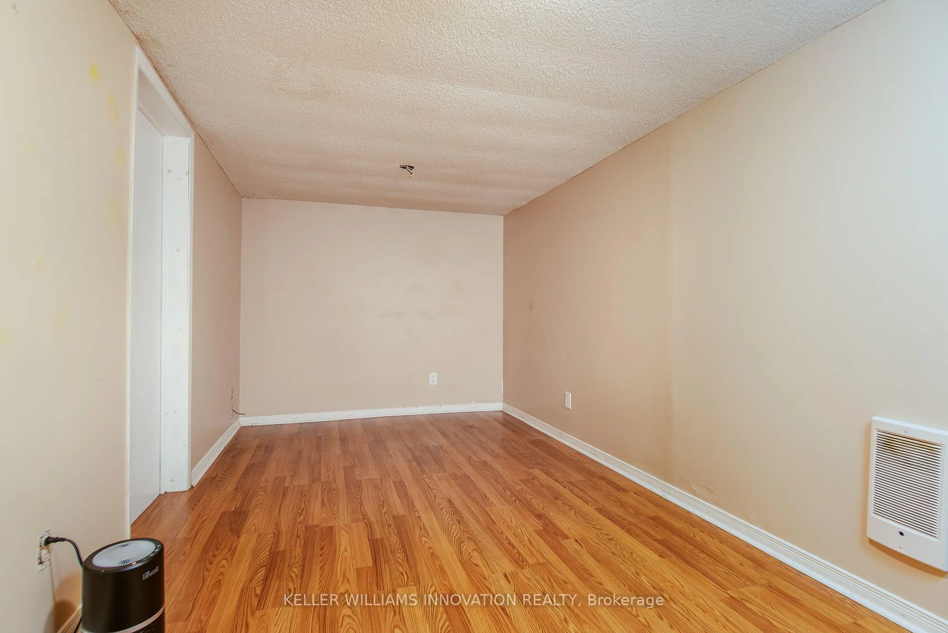 Photo 34 of Unit C, 304 Bluevale Street, Waterloo, Lincoln Heights — HOMEH