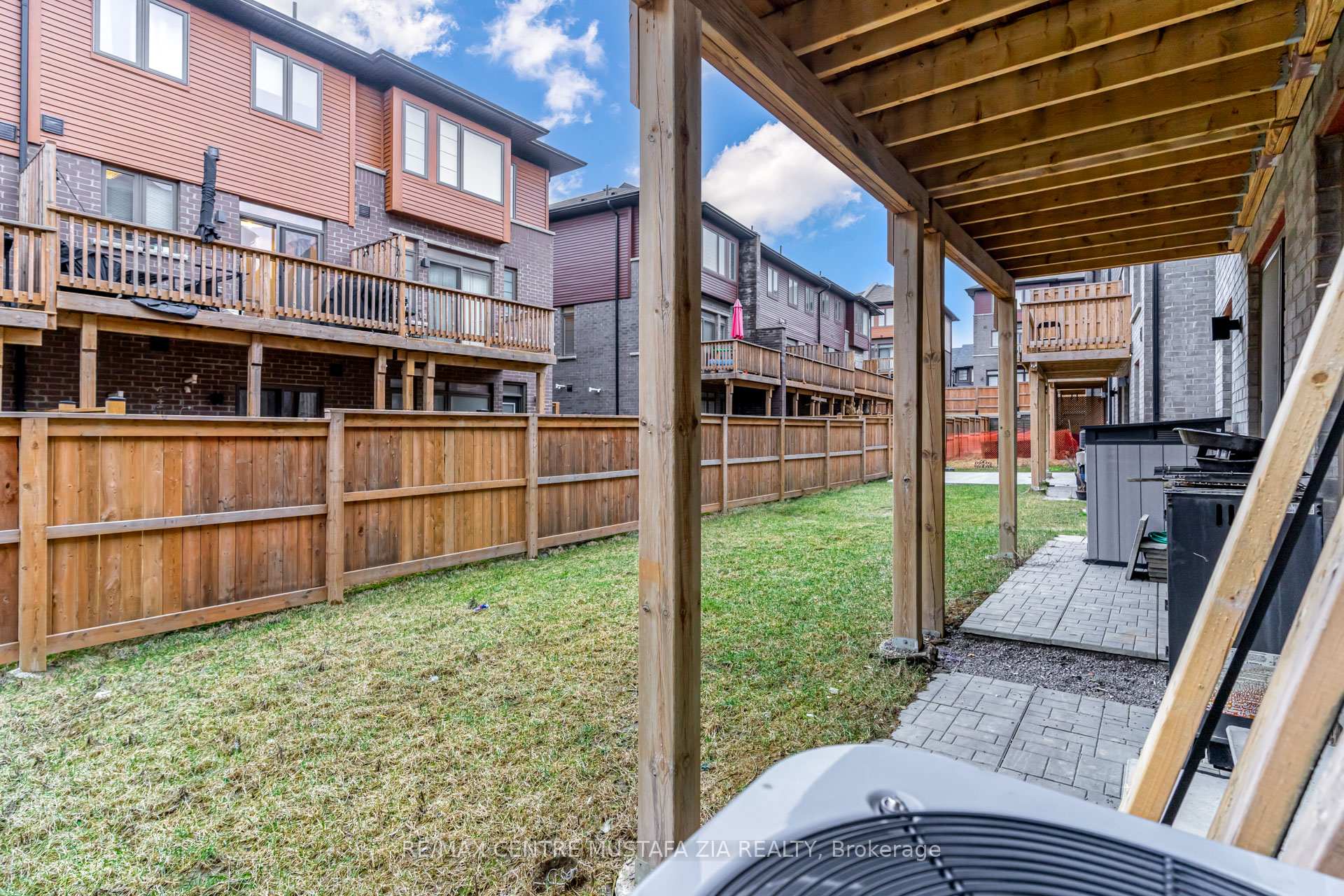 Photo 33 of 74 Soho Street, Hamilton, Stoney Creek Mountain — HOMEH