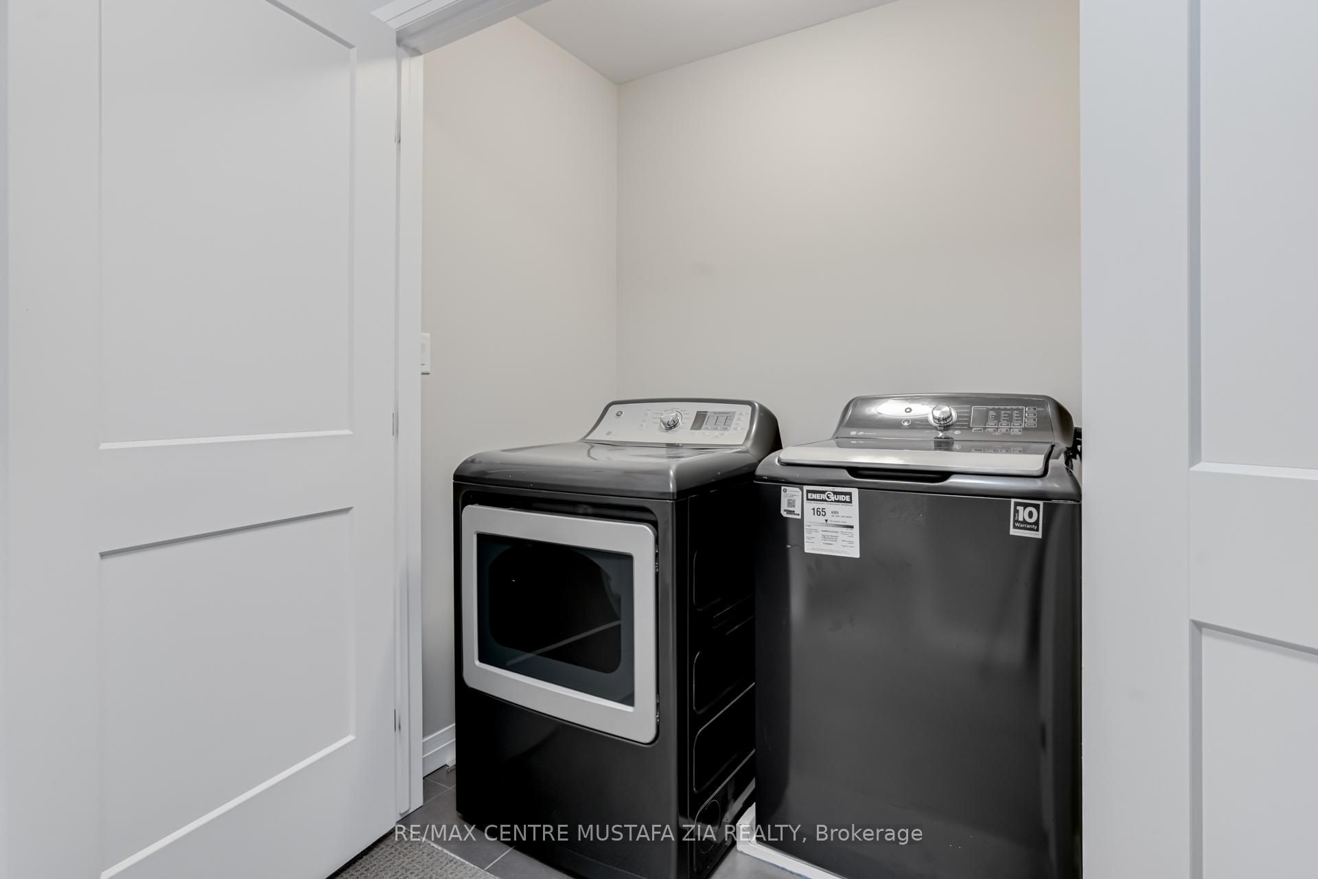 Photo 32 of 74 Soho Street, Hamilton, Stoney Creek Mountain — HOMEH