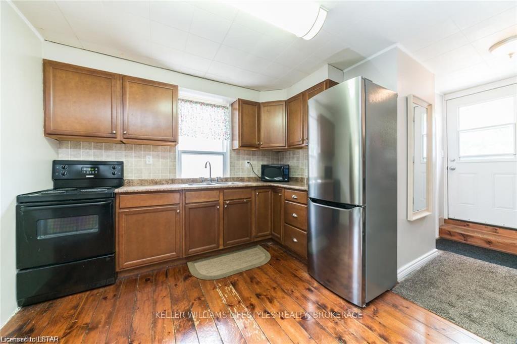 Photo 6 of 492 Emery Street E, London, South F — HOMEH