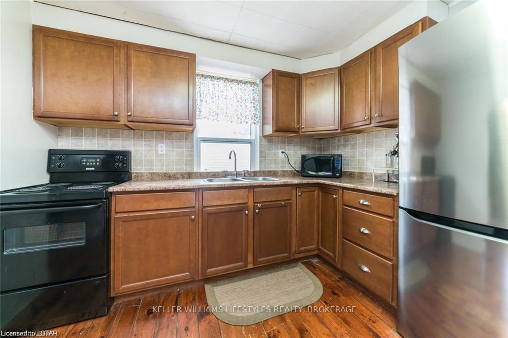 Photo 7 of 492 Emery Street E, London, South F — HOMEH