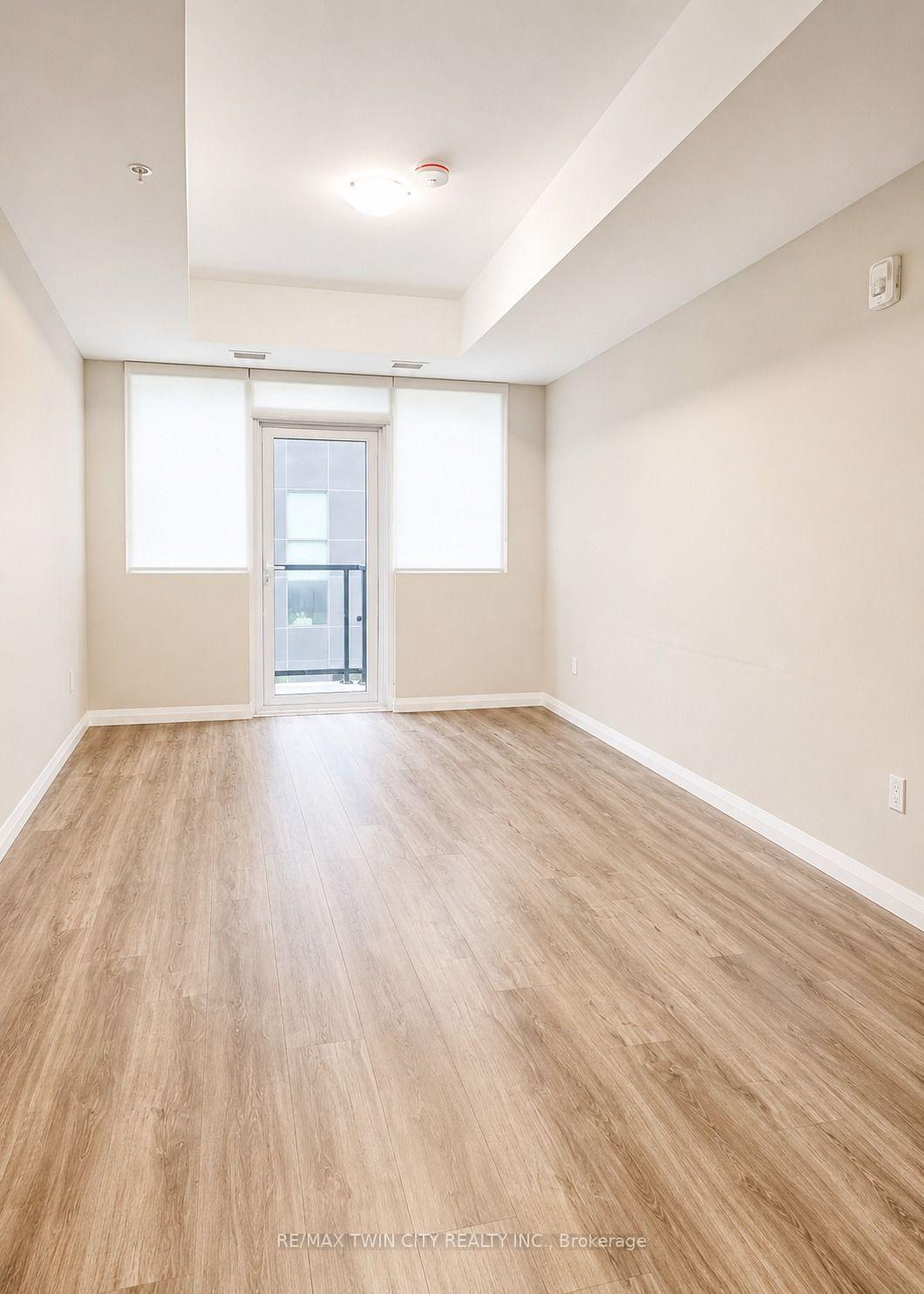Photo 4 of 108 Garment Street, Kitchener, Cherry Hill — HOMEH