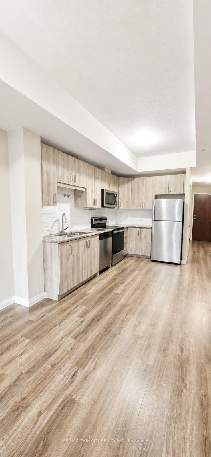 Photo 8 of 108 Garment Street, Kitchener, Cherry Hill — HOMEH