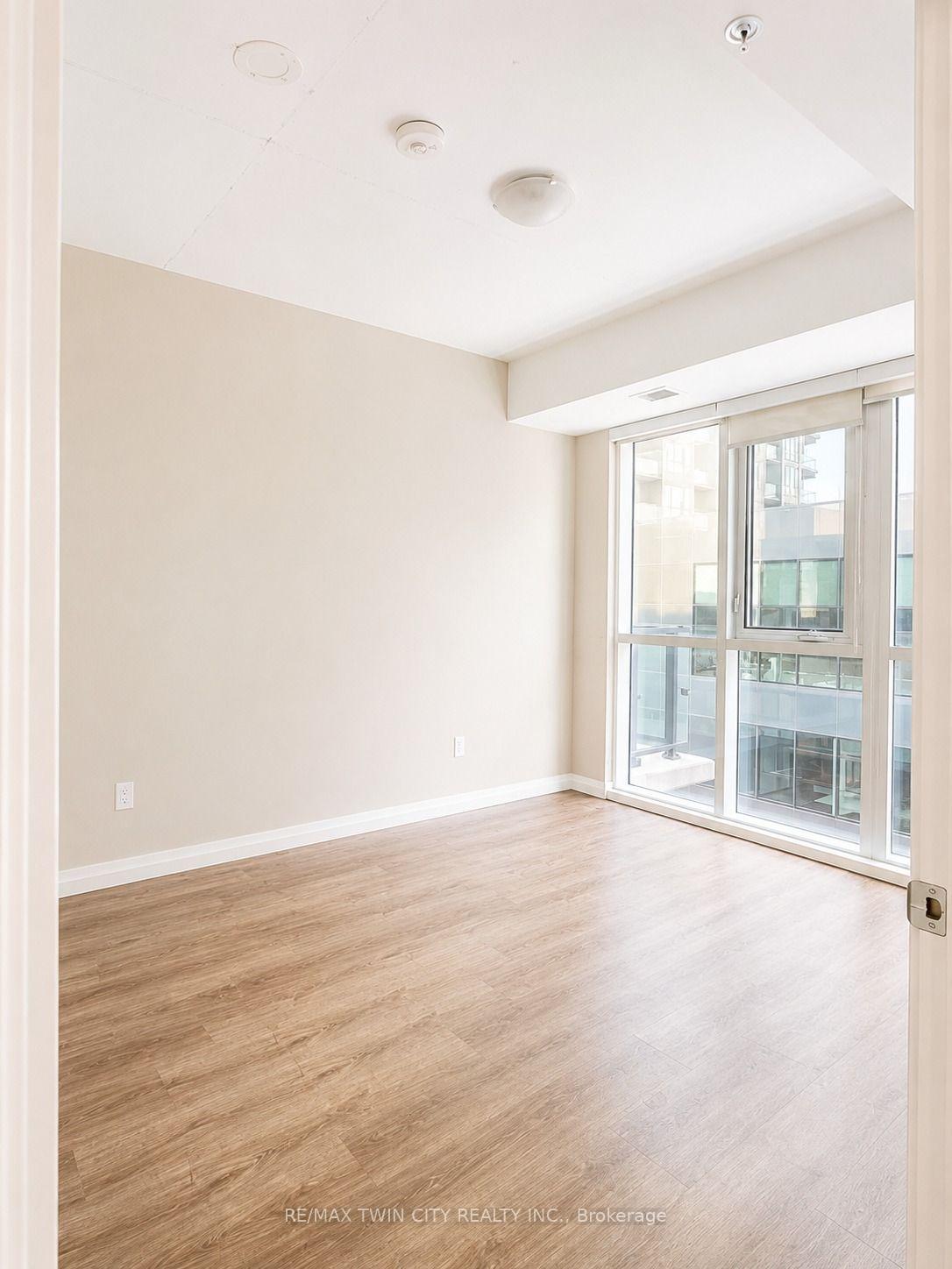 Photo 11 of 108 Garment Street, Kitchener, Cherry Hill — HOMEH