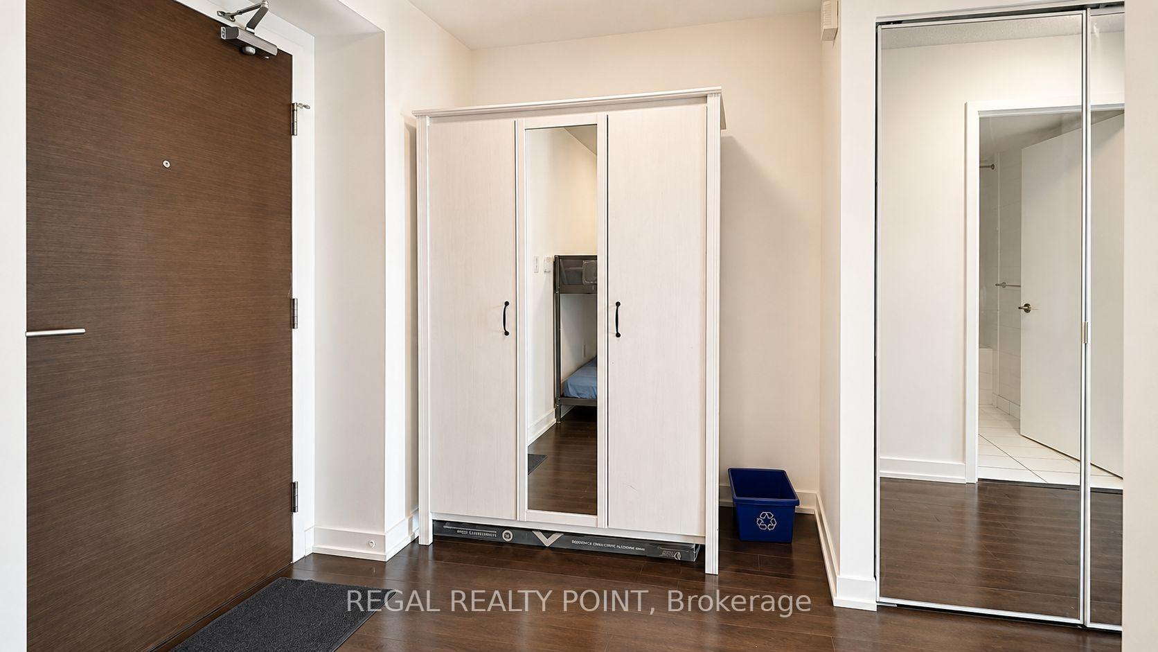 Photo 2 of Unit 3015, 21 Iceboat Terrace, Toronto, Waterfront Communities — HOMEH