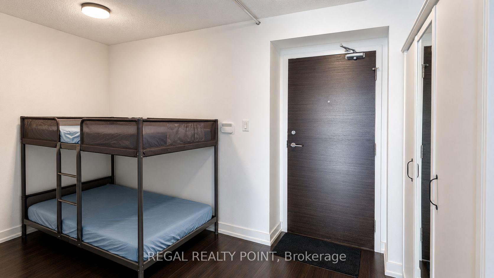 Photo 3 of Unit 3015, 21 Iceboat Terrace, Toronto, Waterfront Communities — HOMEH