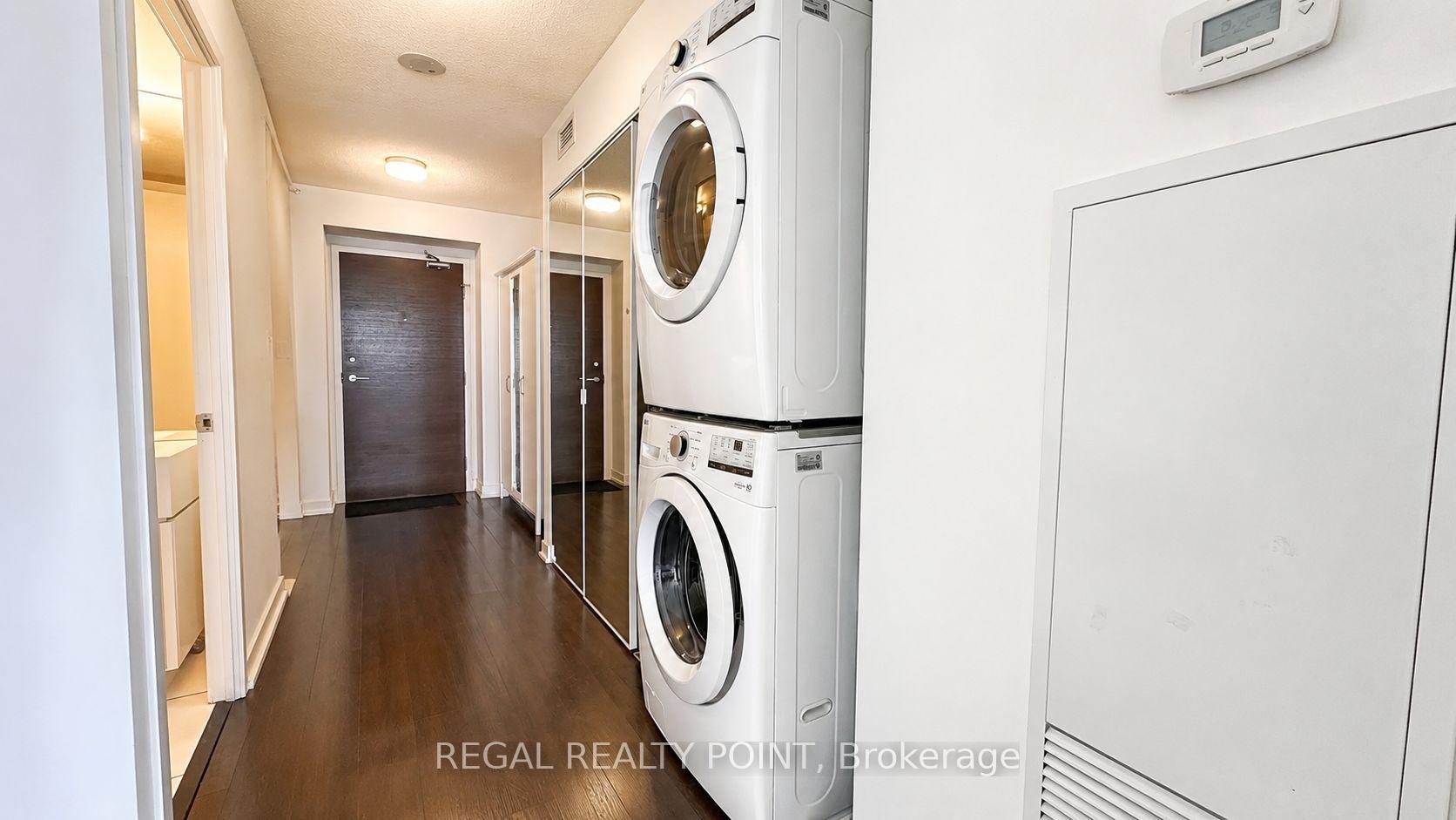 Photo 4 of Unit 3015, 21 Iceboat Terrace, Toronto, Waterfront Communities — HOMEH