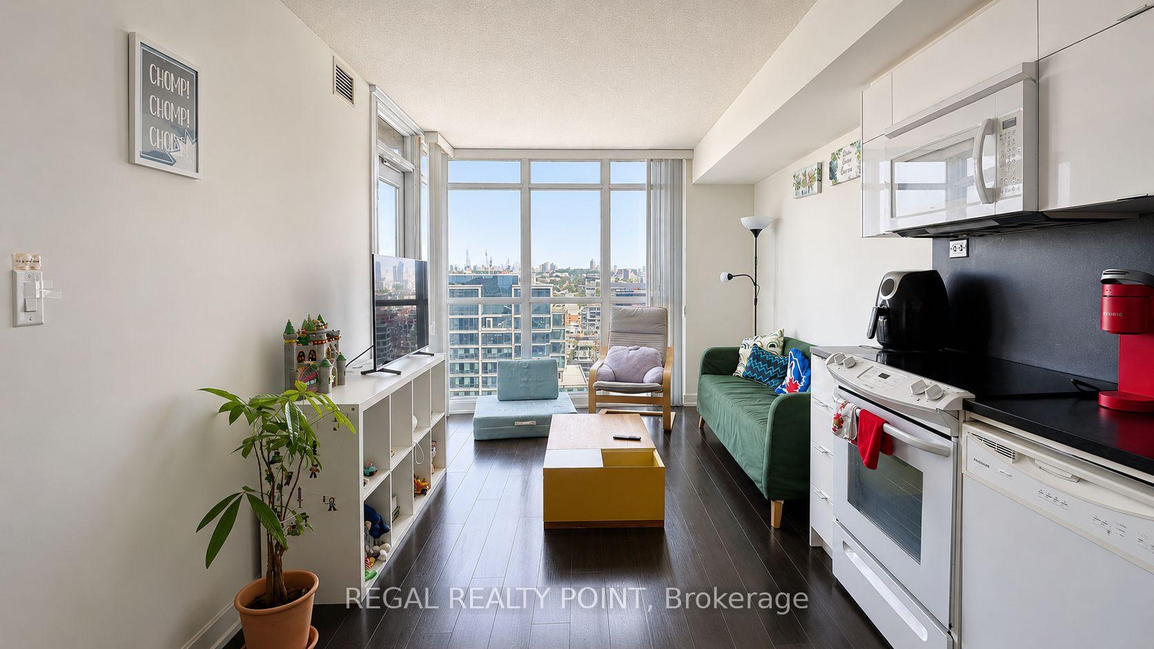 Photo 5 of Unit 3015, 21 Iceboat Terrace, Toronto, Waterfront Communities — HOMEH