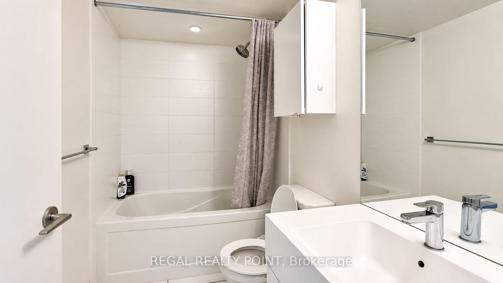 Photo 8 of Unit 3015, 21 Iceboat Terrace, Toronto, Waterfront Communities — HOMEH
