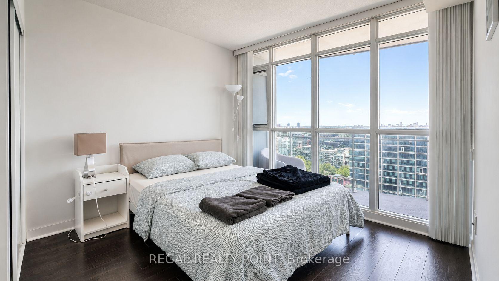Photo 9 of Unit 3015, 21 Iceboat Terrace, Toronto, Waterfront Communities — HOMEH