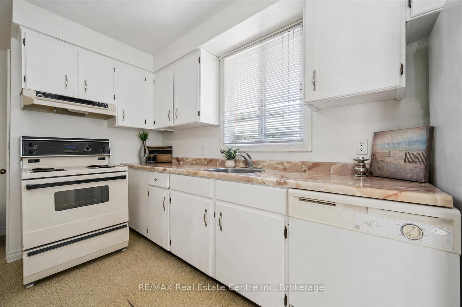 Photo 6 of 95 Mountford Drive, Guelph, Grange Road — HOMEH