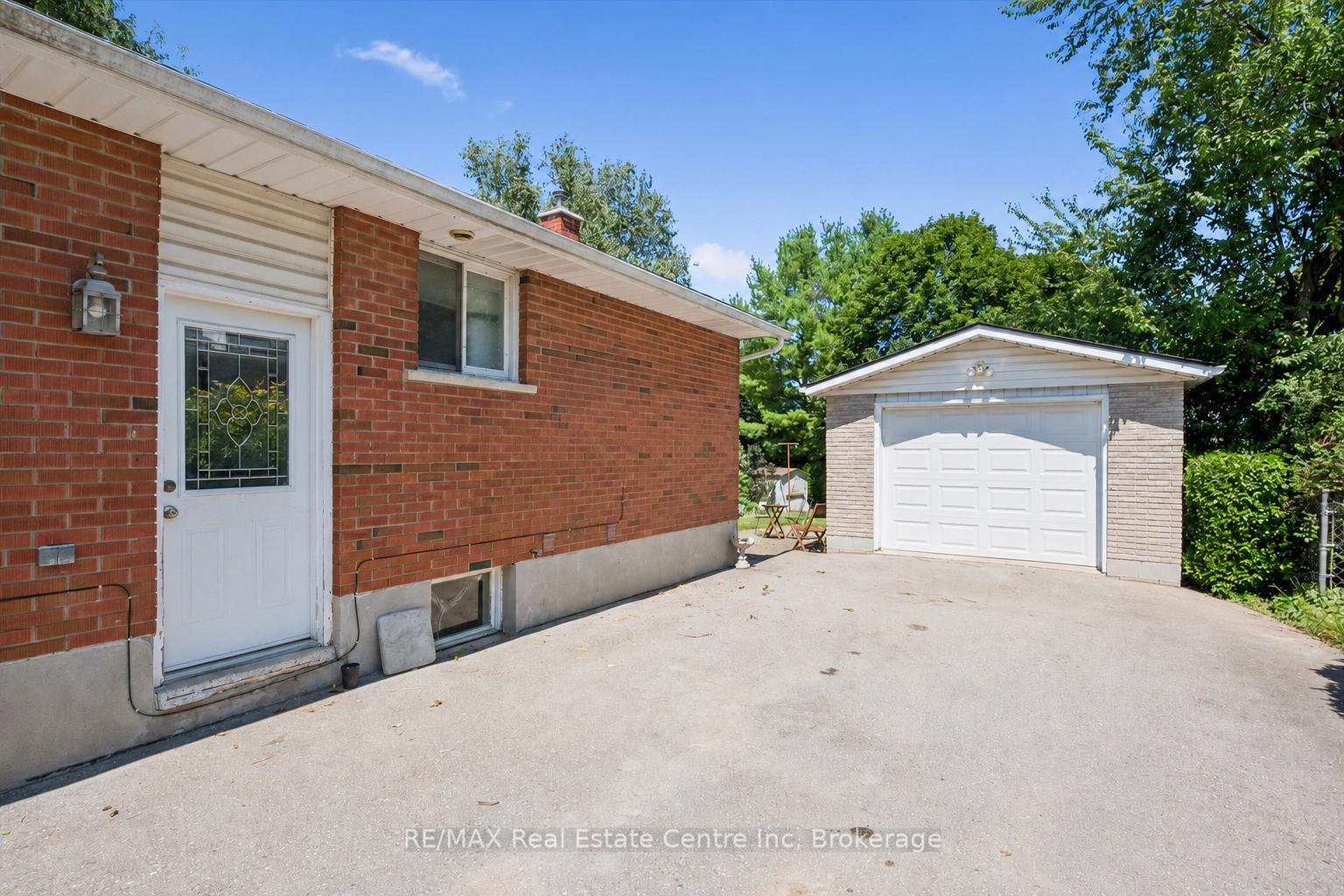 Photo 11 of 95 Mountford Drive, Guelph, Grange Road — HOMEH