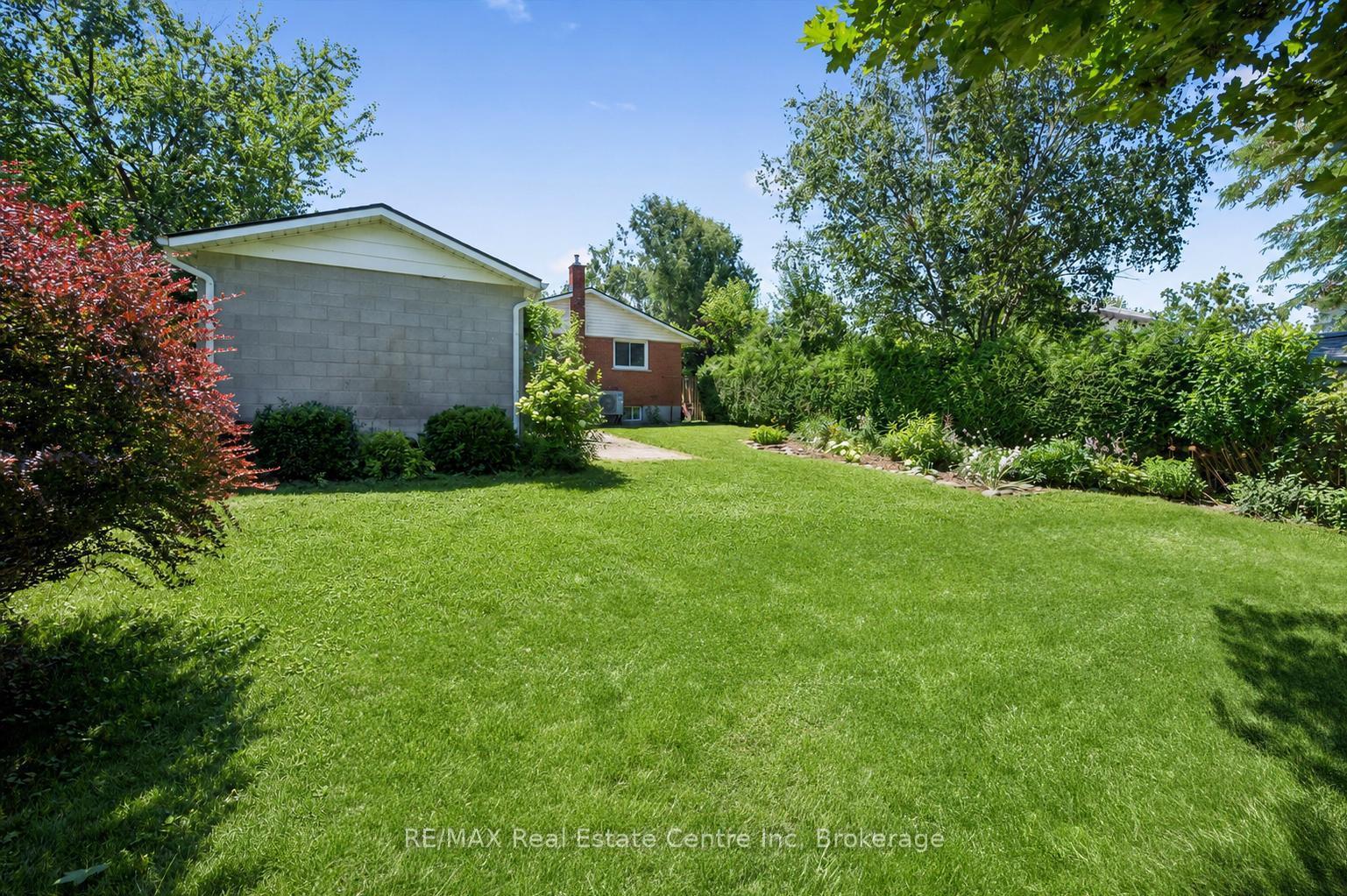 Photo 14 of 95 Mountford Drive, Guelph, Grange Road — HOMEH