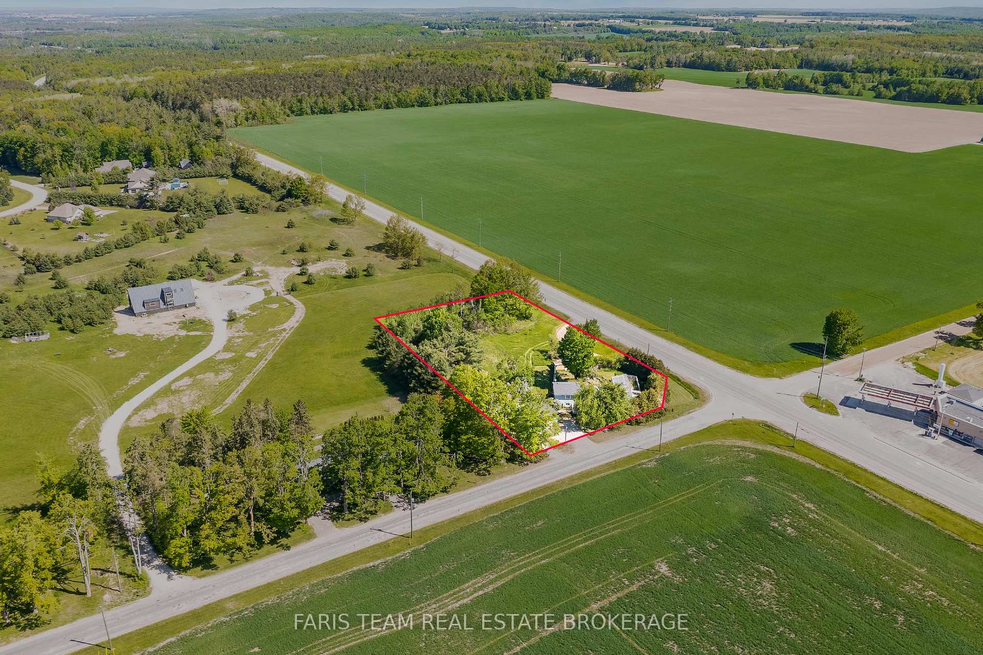 Photo of 1008 Rainbow Valley Road W