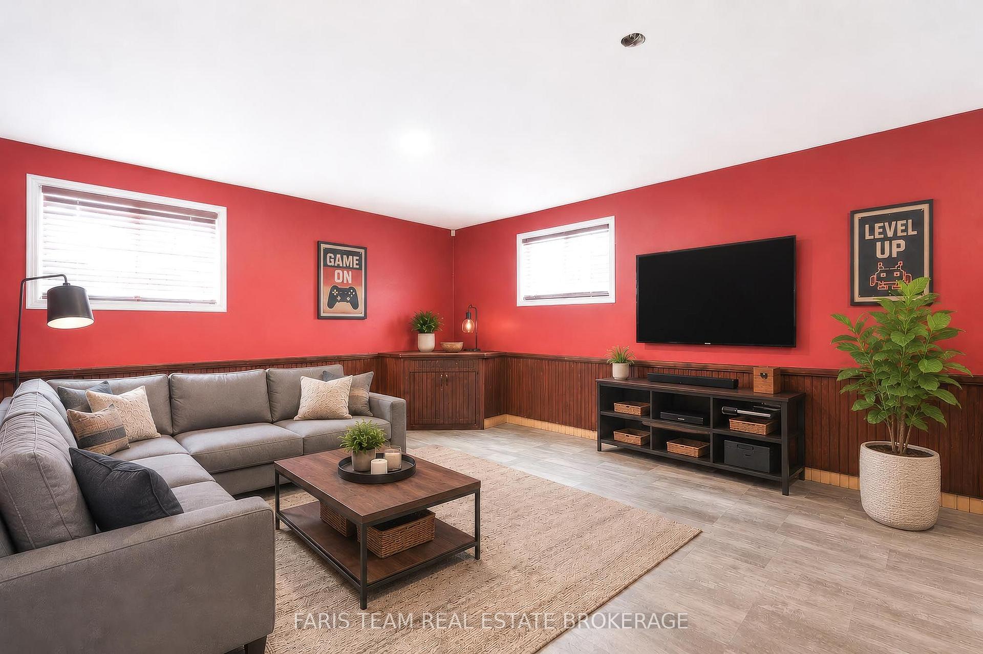 Photo 3 of 1008 Rainbow Valley Road W, Springwater, Rural Springwater — HOMEH
