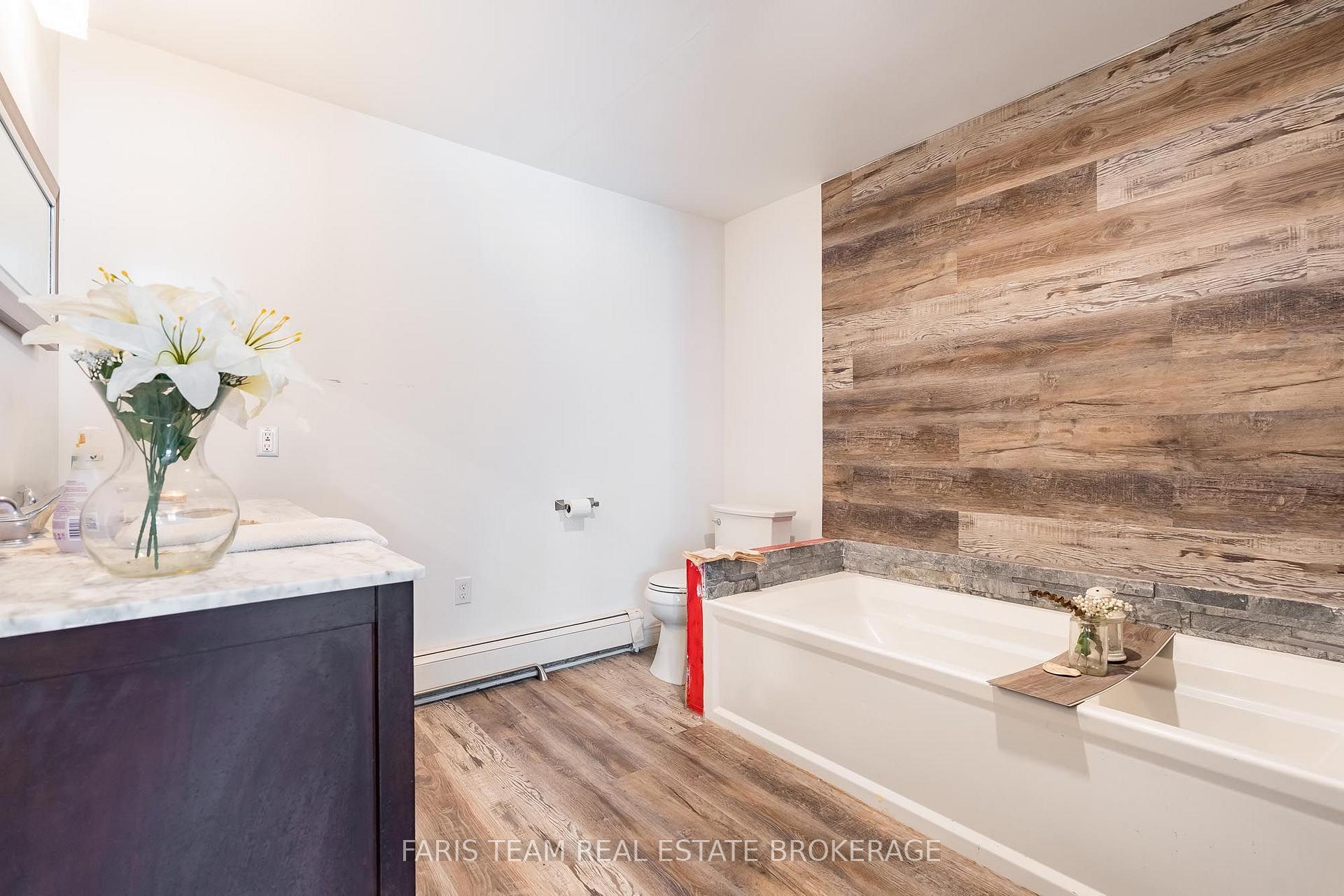 Photo 4 of 1008 Rainbow Valley Road W, Springwater, Rural Springwater — HOMEH
