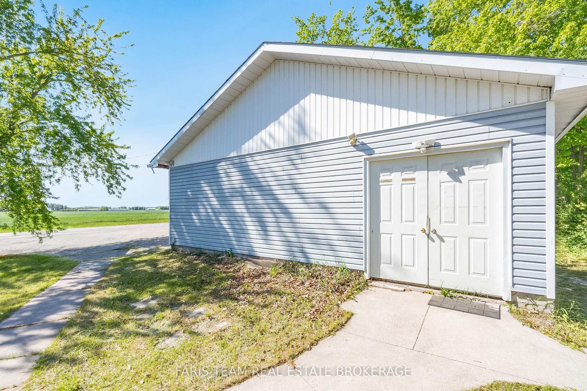 Photo 8 of 1008 Rainbow Valley Road W, Springwater, Rural Springwater — HOMEH