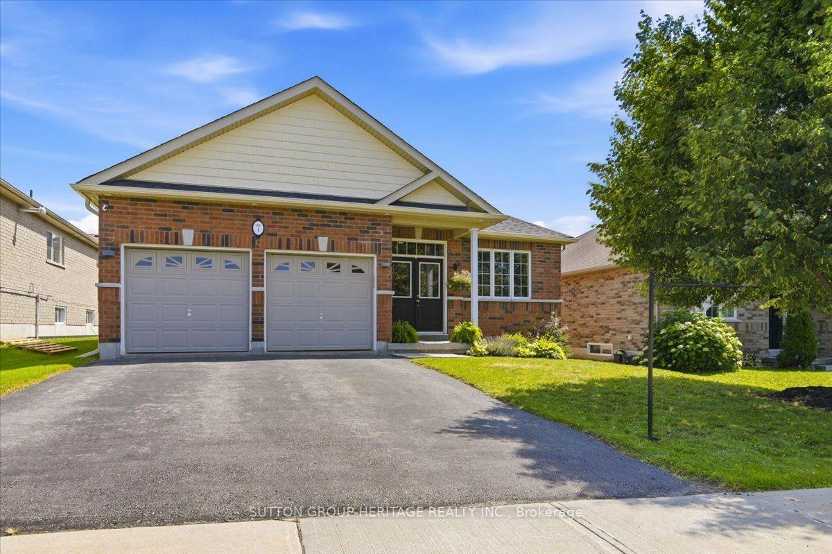 Photo 2 of 7 Holtom Street, Kawartha Lakes, Lindsay — HOMEH