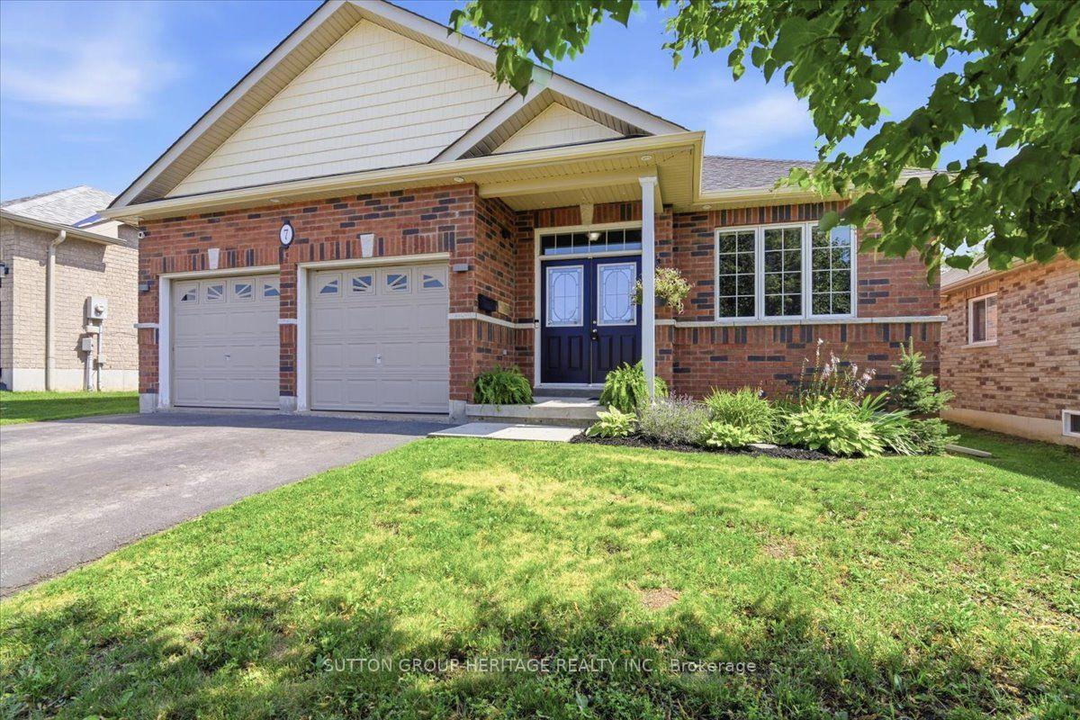 Photo 3 of 7 Holtom Street, Kawartha Lakes, Lindsay — HOMEH