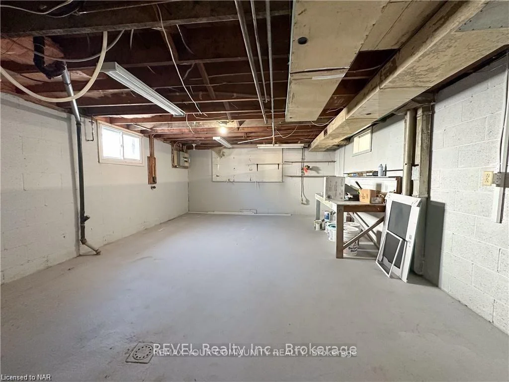 Photo 7 of 19 Cameron Avenue, Welland, Lincoln/Crowland — HOMEH