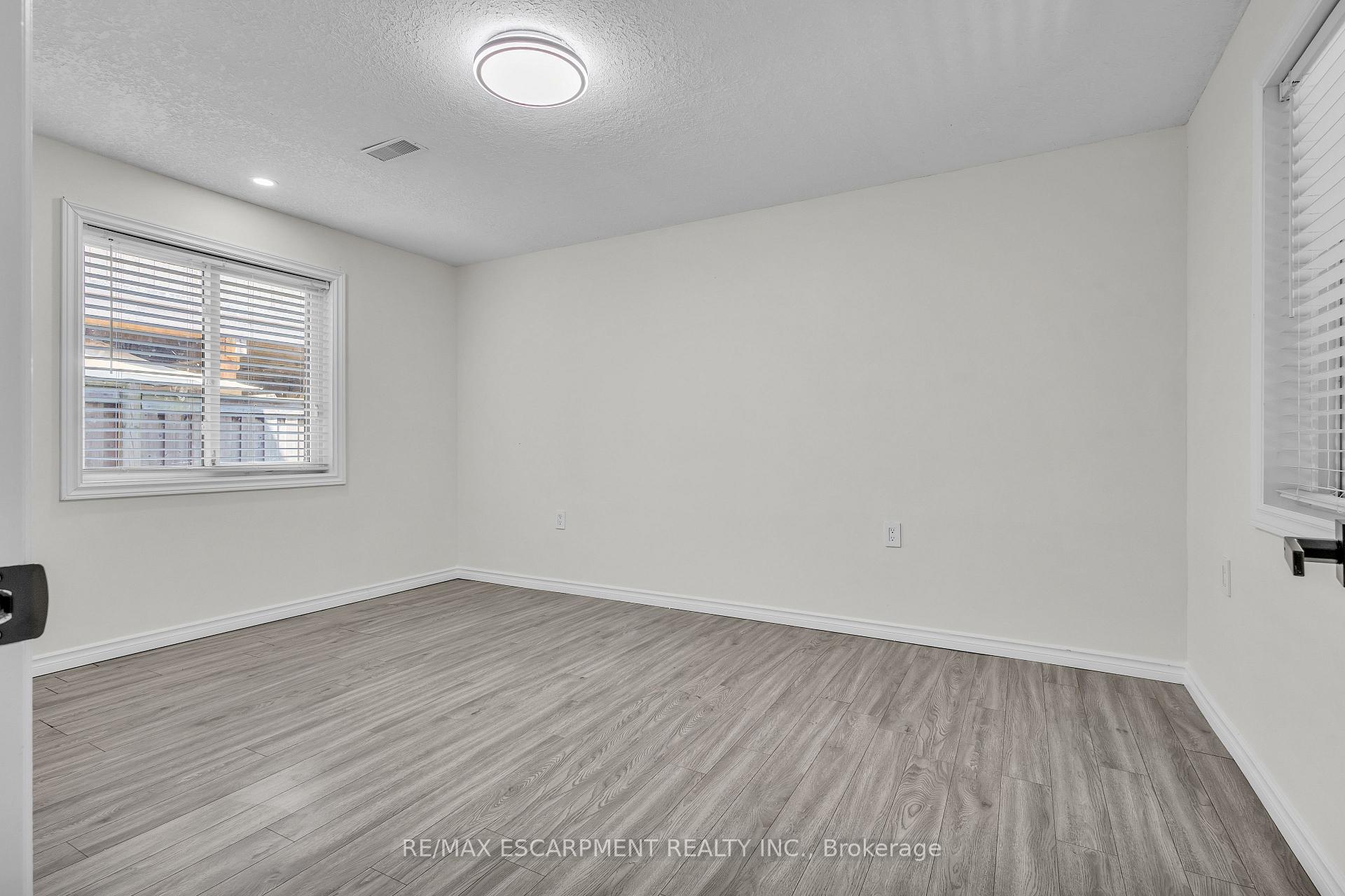 Photo 42 of 73 Fitzgerald Drive, Cambridge, Little's Corners — HOMEH