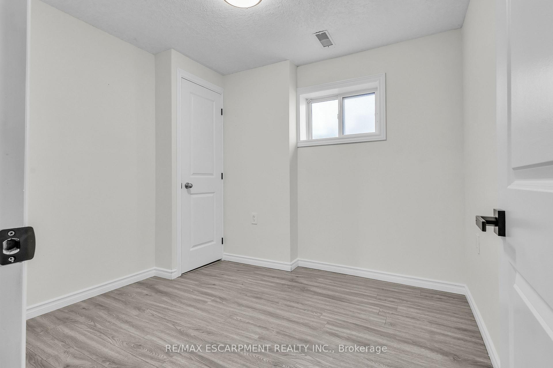 Photo 43 of 73 Fitzgerald Drive, Cambridge, Little's Corners — HOMEH