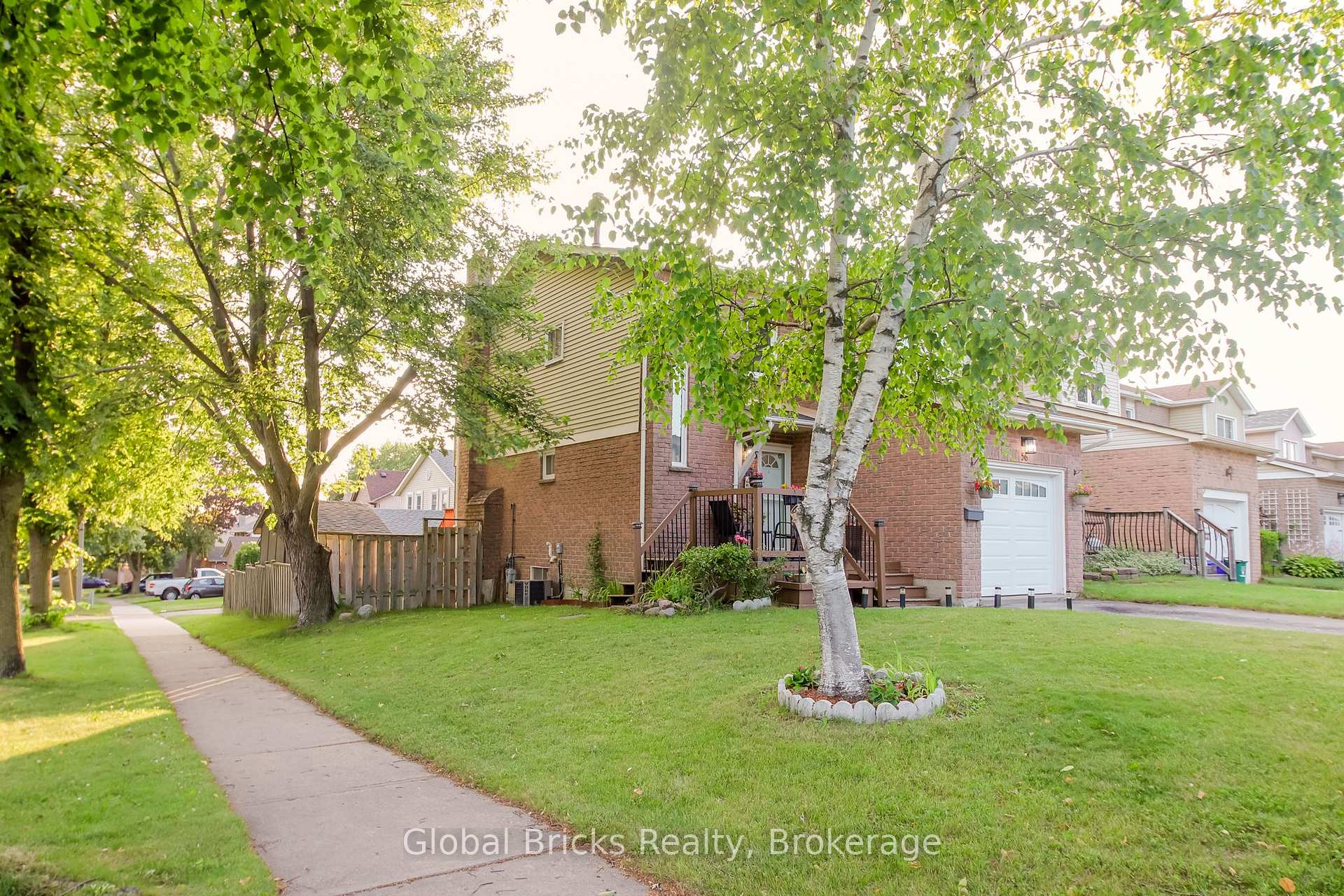 Photo 5 of 56 Winston Crescent, Whitby, Blue Grass Meadows — HOMEH