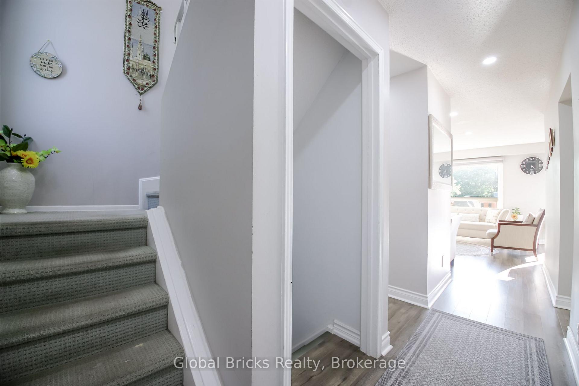 Photo 23 of 56 Winston Crescent, Whitby, Blue Grass Meadows — HOMEH