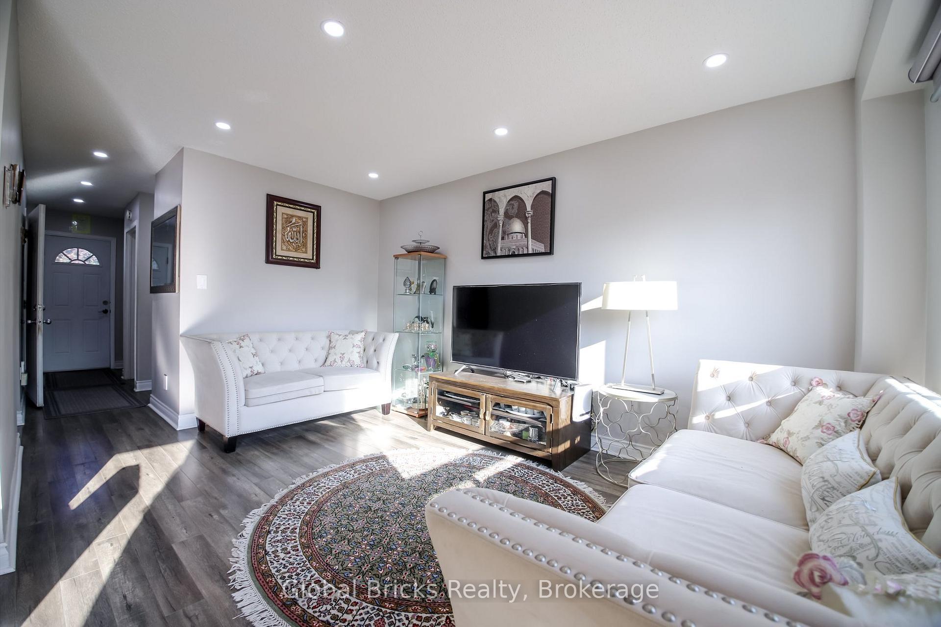 Photo 9 of 56 Winston Crescent, Whitby, Blue Grass Meadows — HOMEH