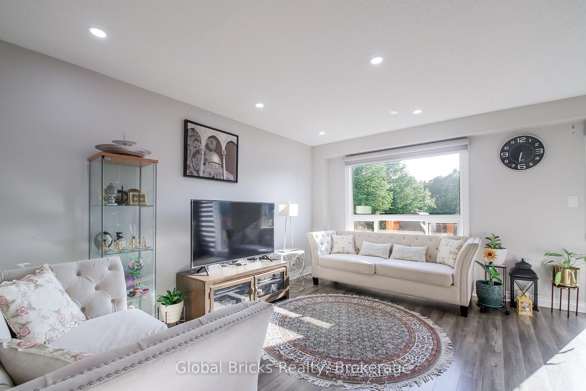 Photo 7 of 56 Winston Crescent, Whitby, Blue Grass Meadows — HOMEH