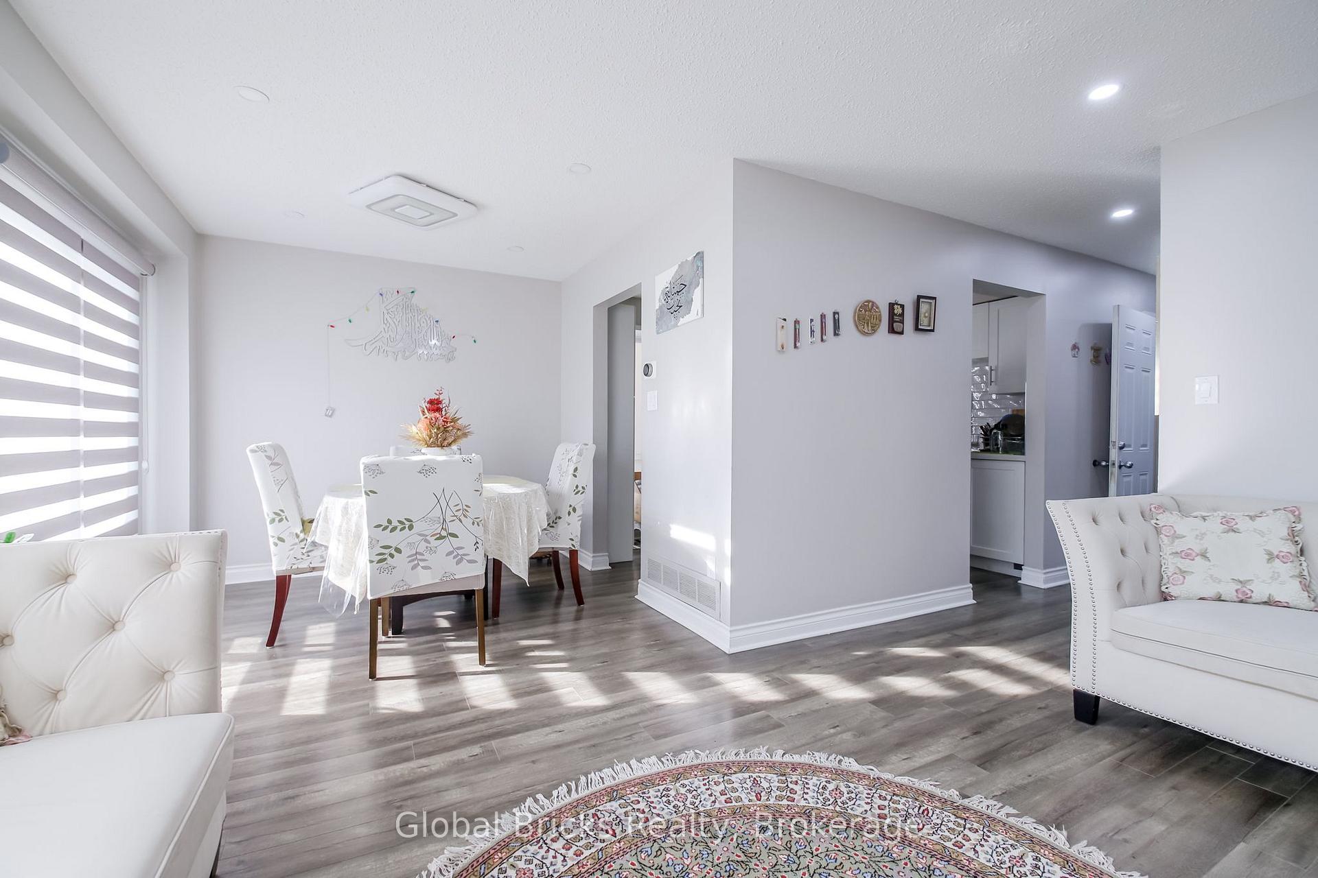 Photo 10 of 56 Winston Crescent, Whitby, Blue Grass Meadows — HOMEH