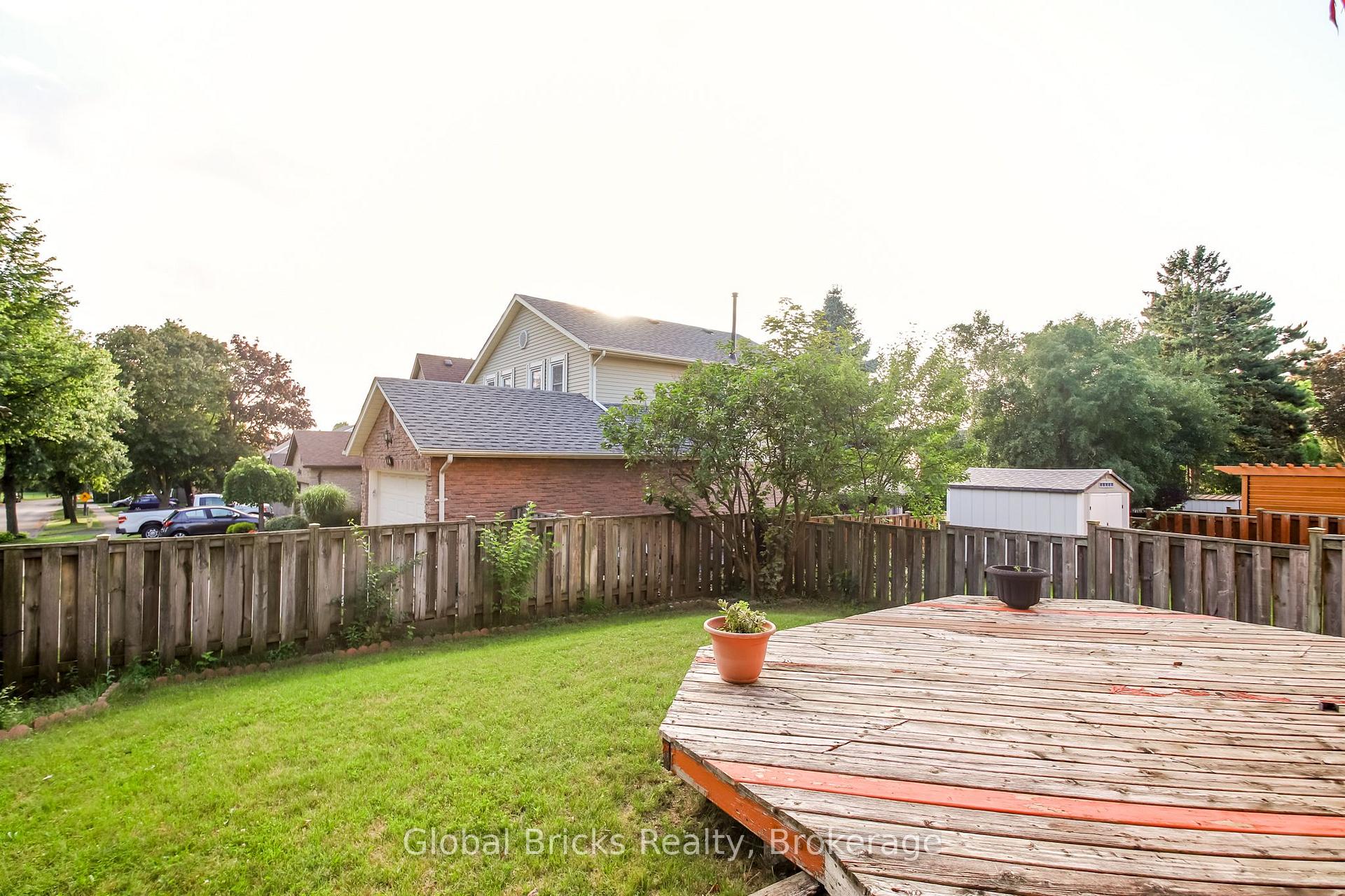 Photo 43 of 56 Winston Crescent, Whitby, Blue Grass Meadows — HOMEH