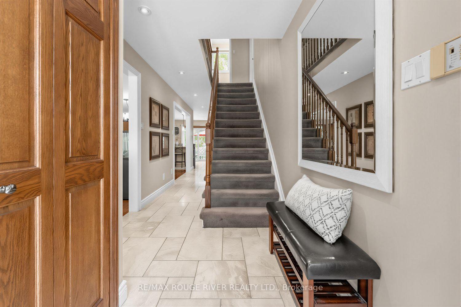 Photo 4 of 36 Nimrod Crescent, Brampton, Westgate — HOMEH