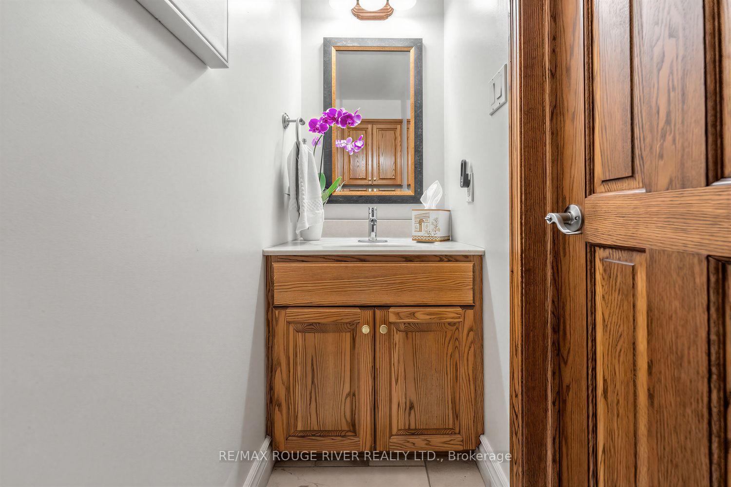Photo 16 of 36 Nimrod Crescent, Brampton, Westgate — HOMEH