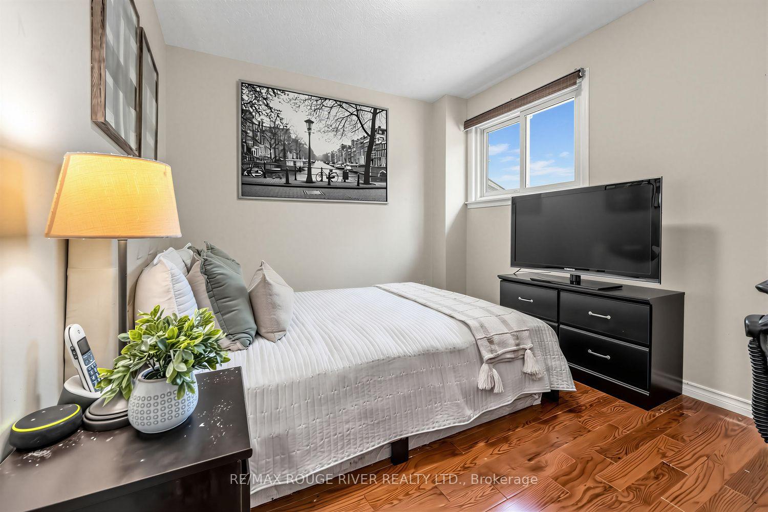 Photo 23 of 36 Nimrod Crescent, Brampton, Westgate — HOMEH